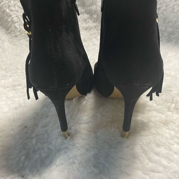 Guess Aziz black suede fringe ankle boots peep toe gold tone accent SZ9.5 - Picture 5 of 10